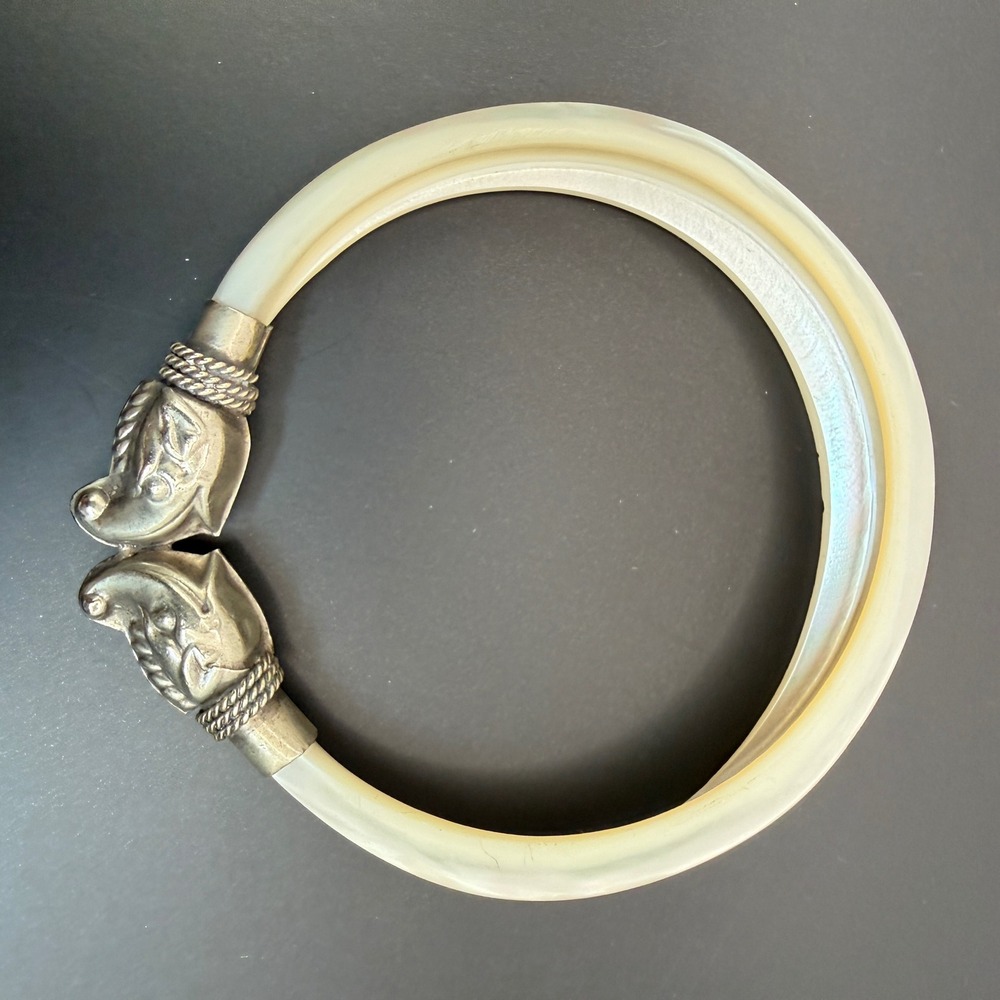 * Vintage Mother of Pearl Shell Bangle Bracelet Elephant Head Silver Plated Boho - Picture 4 of 14